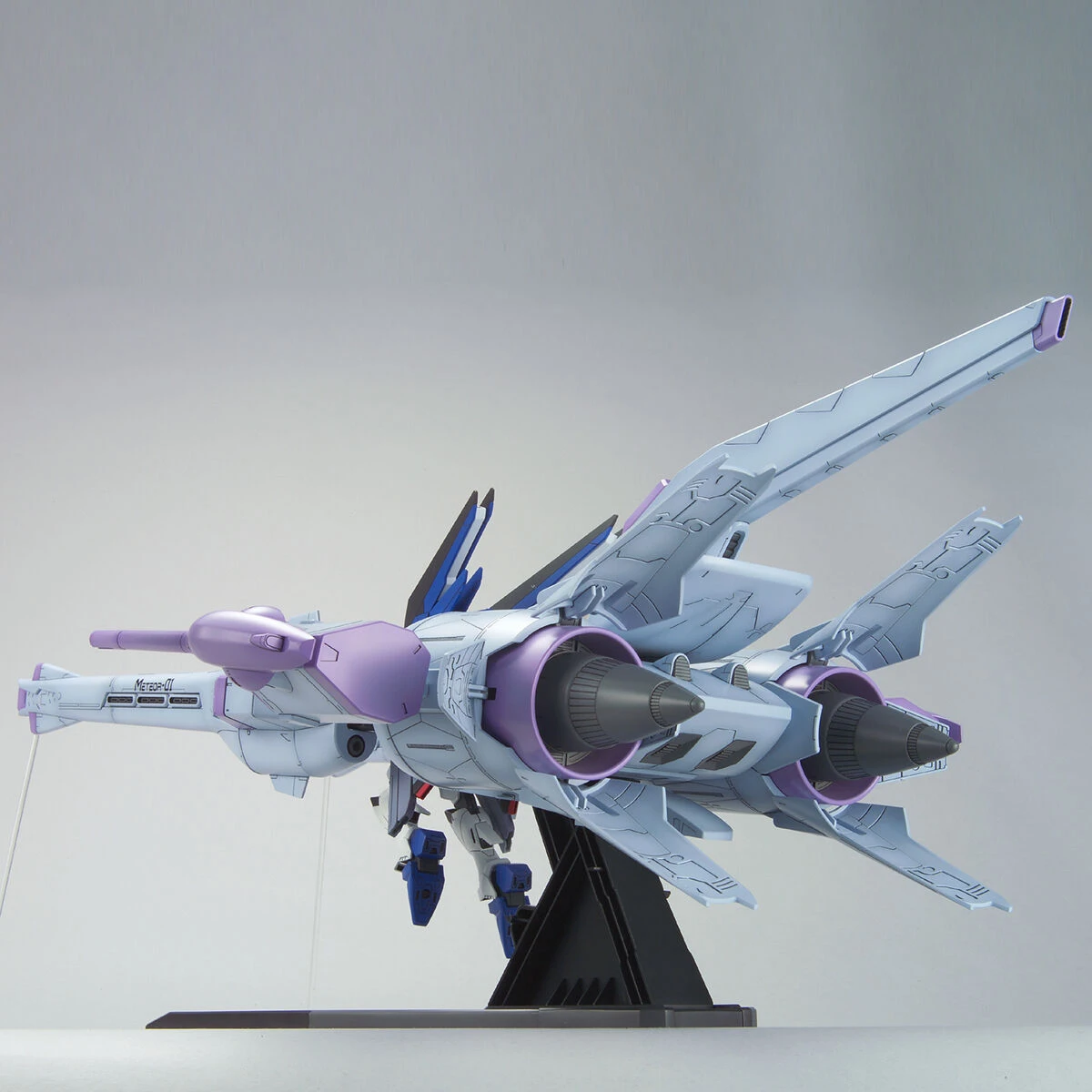 Gundam High Grade Gundam Seed 1/144 Scale Model Kit: #16 Meteor Unit + Freedom Gundam - Image 3